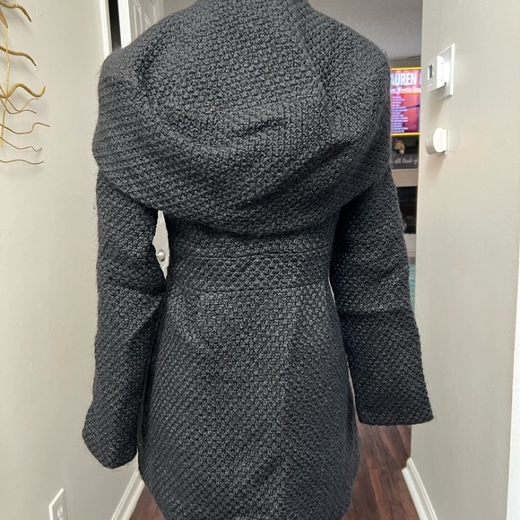 Beautiful green with envy knitted coat - Picture 5 of 8